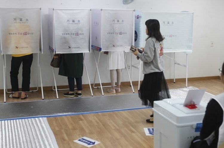 Koreans cast ballots in presidential election