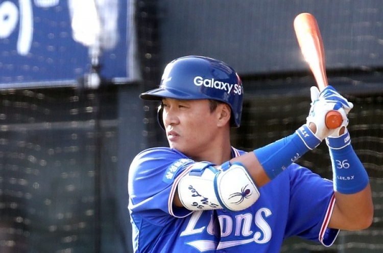 Veteran slugger sets Korean baseball record for total bases