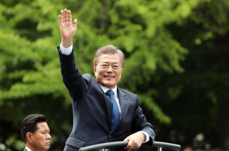 [Moon in Office] Will Moon Jae-in remove overregulation to spur new ICT growth?