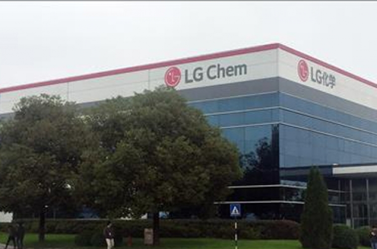 LG Chem to sell W800b debt