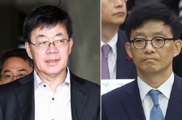 Senior prosecutor, ministry official offer to resign after Moon's inspection order