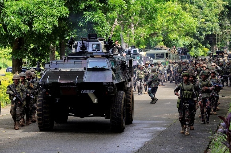 Philippine troops bomb Islamist militants in city