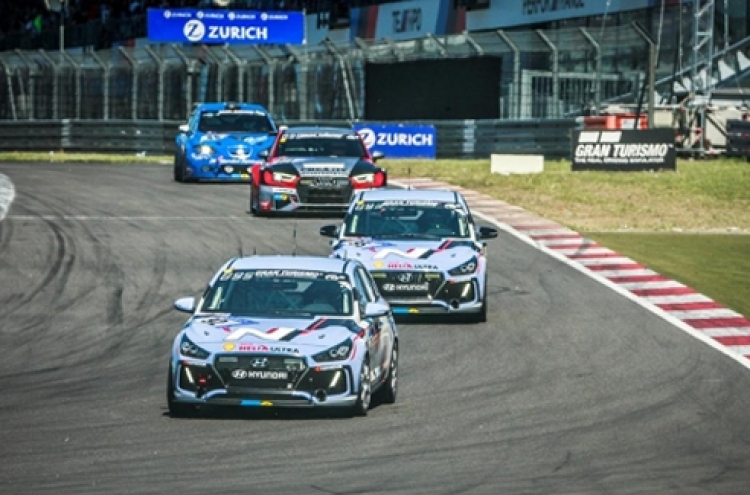 Hyundai i30N hot hatches complete race in Nurburgring