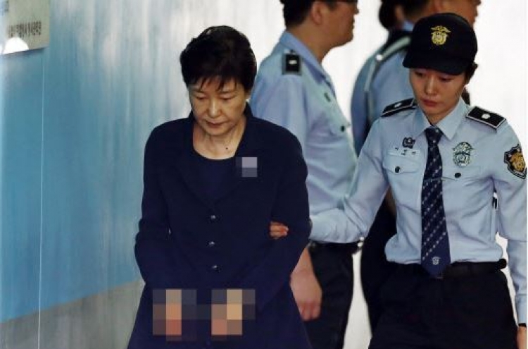 Park Geun-hye seen dozing off during trial