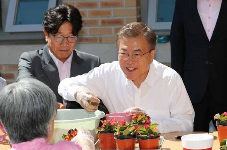 Moon visits dementia patients