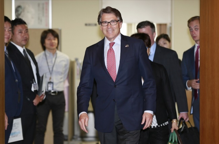 US energy secretary challenges China to be leader on climate