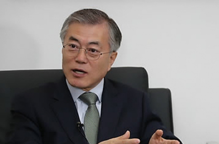 Moon promises to set record straight for heroes, veterans