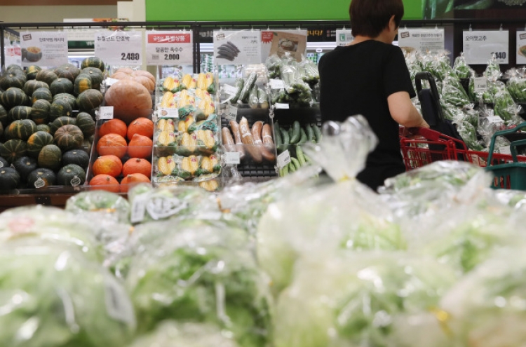 [Photo News] Food prices rise amid severe drought and outbreak of bird flu