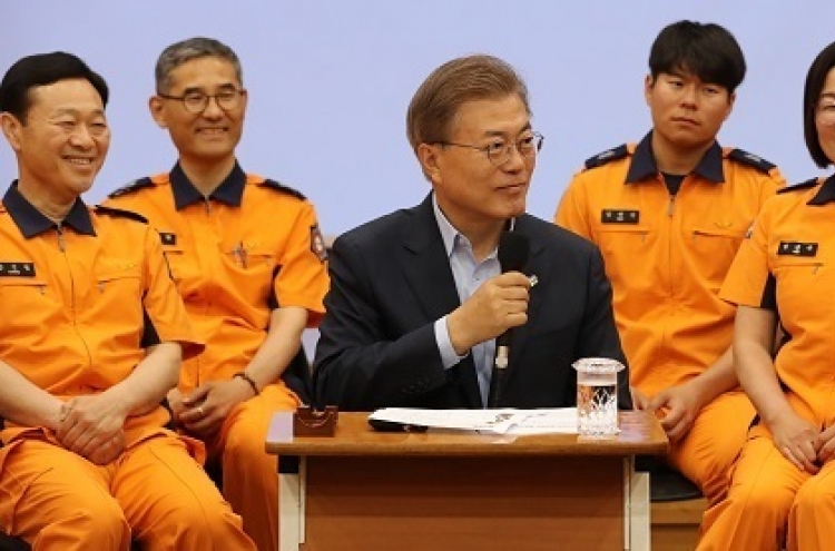 Moon reaffirms promise to support firefighters