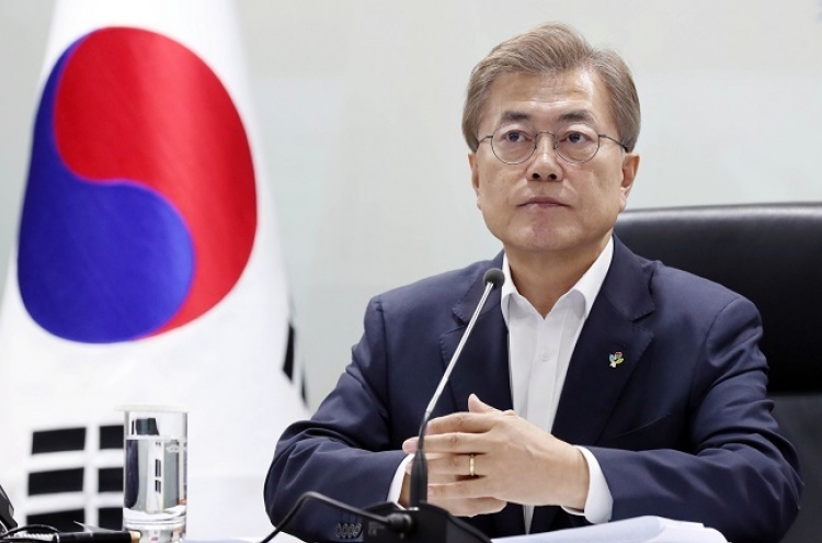 Moon's approval rating slightly increases: survey