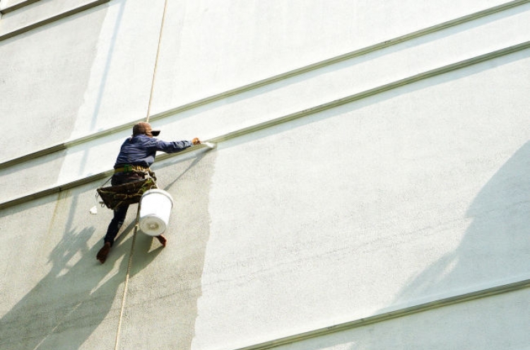 High-rise painter dies after man cuts safety rope