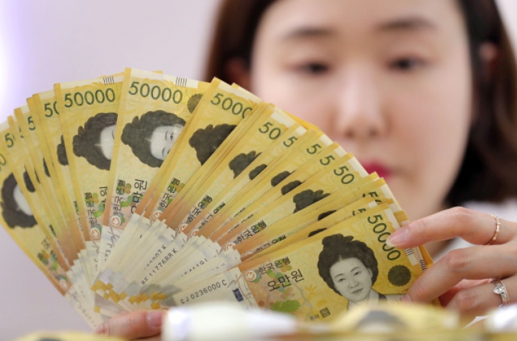 Korean workers earn average W3.29m monthly in 2015