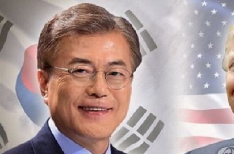 Moon spends weekend preparing for talks with Trump