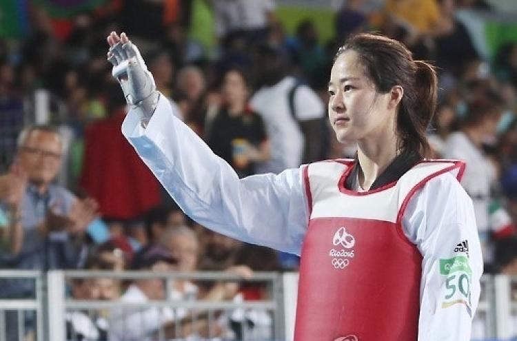 Oh Hye-ri takes silver at taekwondo world championships