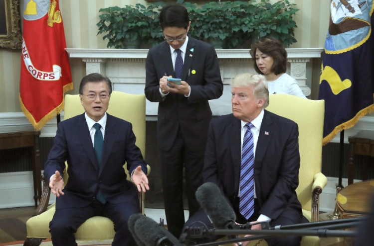 [Breaking] Moon-Trump summit begins