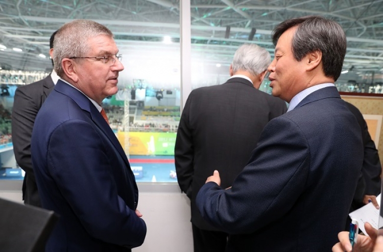 Korean sports minister asks for IOC's support in N. Korea's participation in PyeongChang 2018