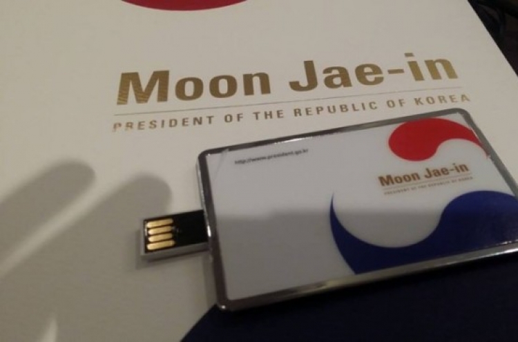 Souvenirs from President Moon become hot items