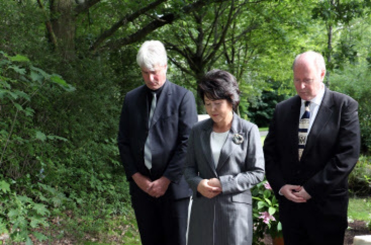 First lady visits German gravesite of controversial composer