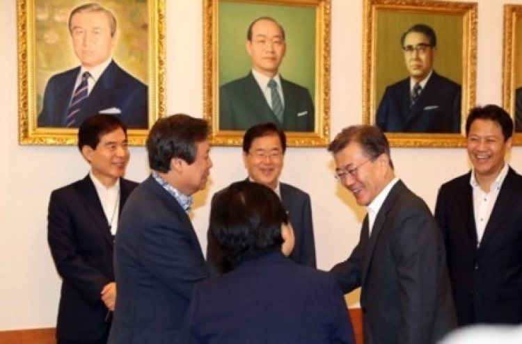 Moon urges opposition parties to approve extra budget