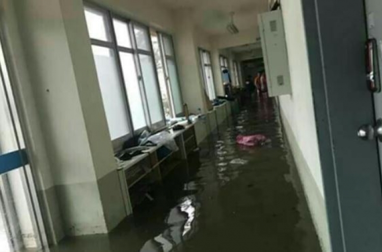 교실·급식소 물 잠기고 옹벽 붕괴…청주 학교 피해 속출