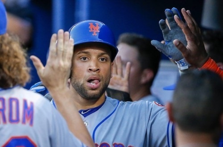 Ex-big leaguer James Loney joins Korean club