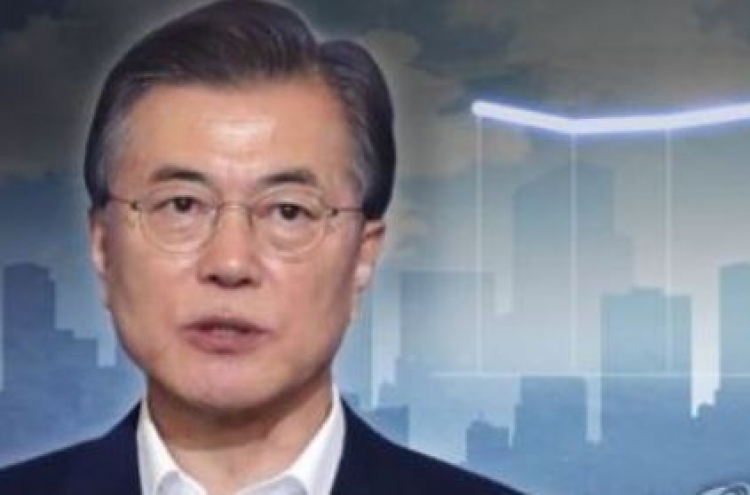 Moon's approval rating slips for two consecutive weeks