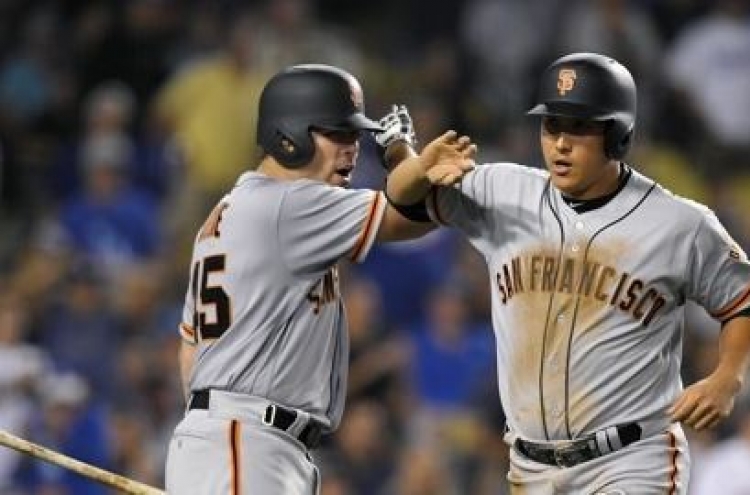 Korean Hwang Jae-gyun rejoins San Francisco Giants