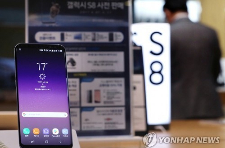 [Newsmaker] Driven by Galaxy S8, Samsung retakes top spot in US