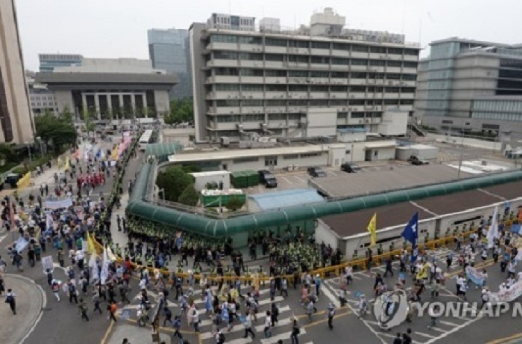 Seoul court upholds police ban on activists' rally encircling embassies