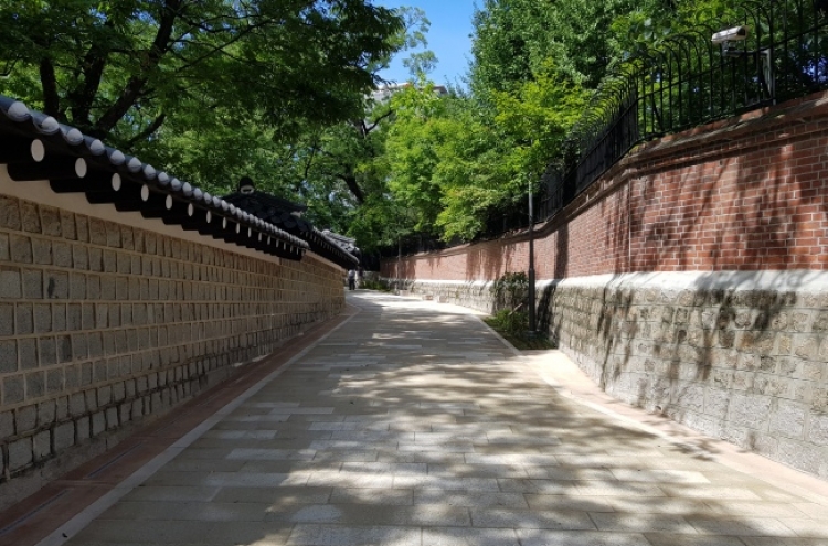 Extended Deoksugung Stonewall Walkway unveiled to public