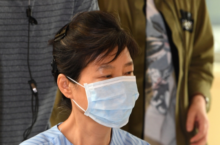 Ex-president Park visits hospital for back pain