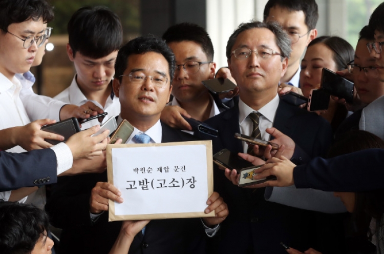 Seoul mayor files complaint against ex-president Lee over smear campaign