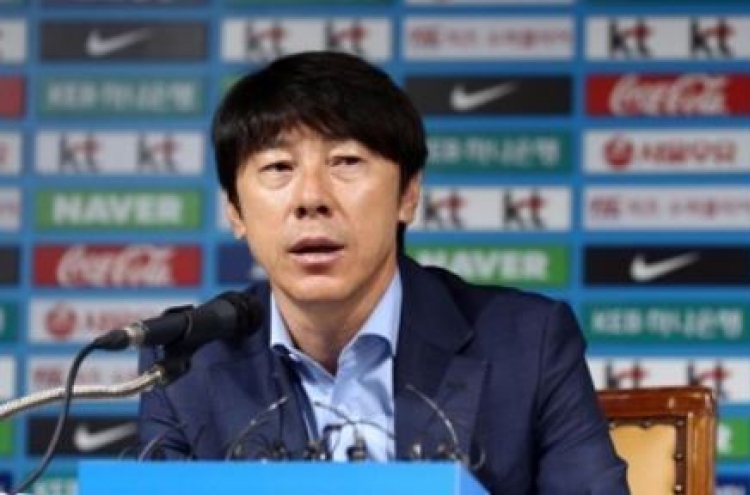 Korea natl. football team needs big-name striker: coach