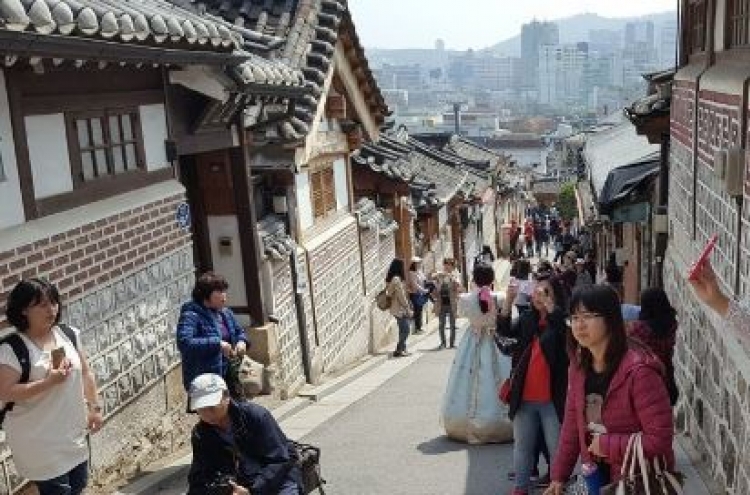 Residents leave Bukchon due to ‘touristification’