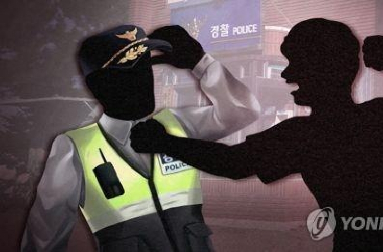 Drunk man bites police officer