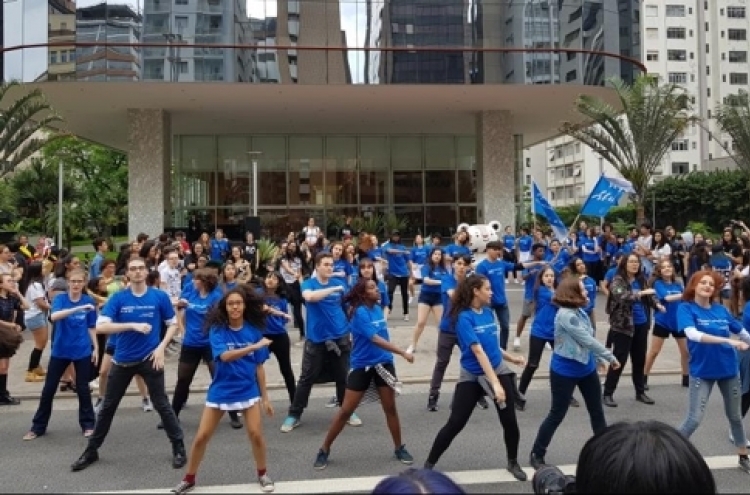 ‘Flash mob’ in Sao Paulo to celebrate PyeongChang Olympics