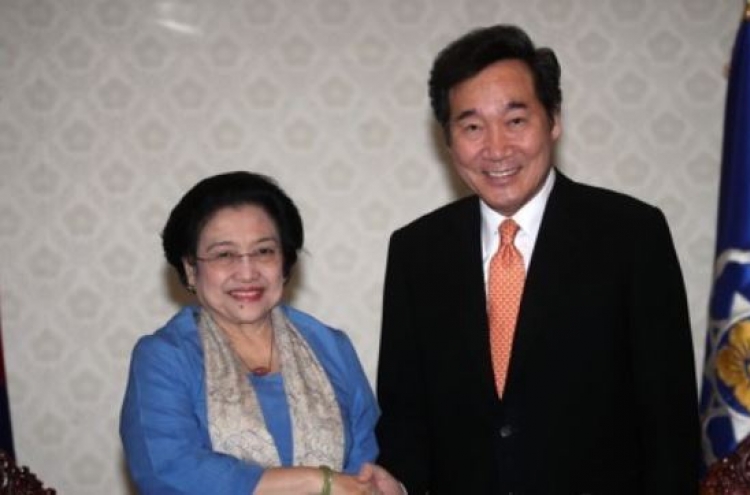 PM meets with former Indonesian President Megawati