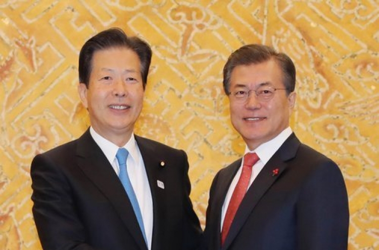 Moon, head of Japan coalition party vow to improve S. Korea-Japan