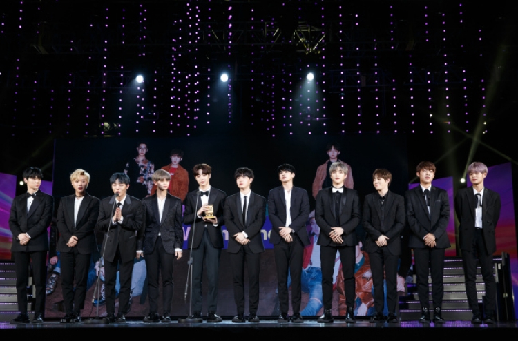 Wanna One, Seventeen win at 2017 MAMA in Vietnam