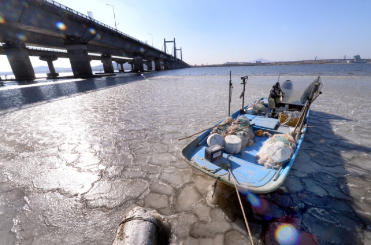 [Photo News] Cold snap freezes Han River