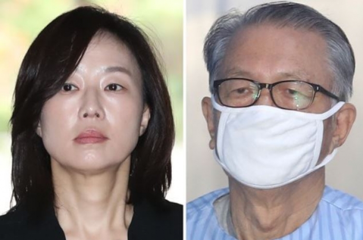 Prosecutors retain sentence demand for two ex-Park aides over artist blacklist