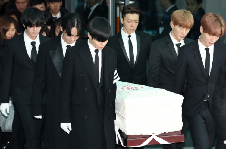 SHINee members, fans bid goodbye to Jonghyun