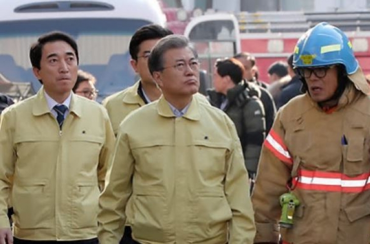 President Moon makes surprise visit to site of Jecheon fire