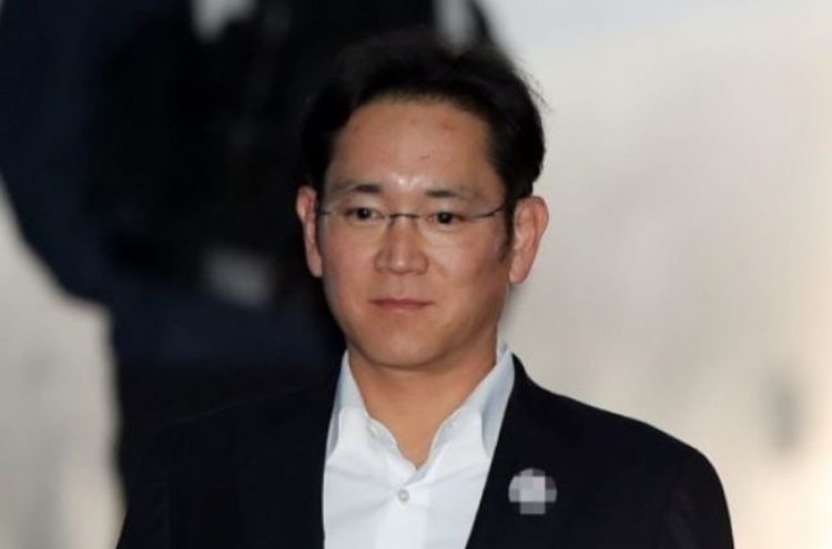 Prosecutors keep 12 yr jail term demand for Samsung heir in appeals trial