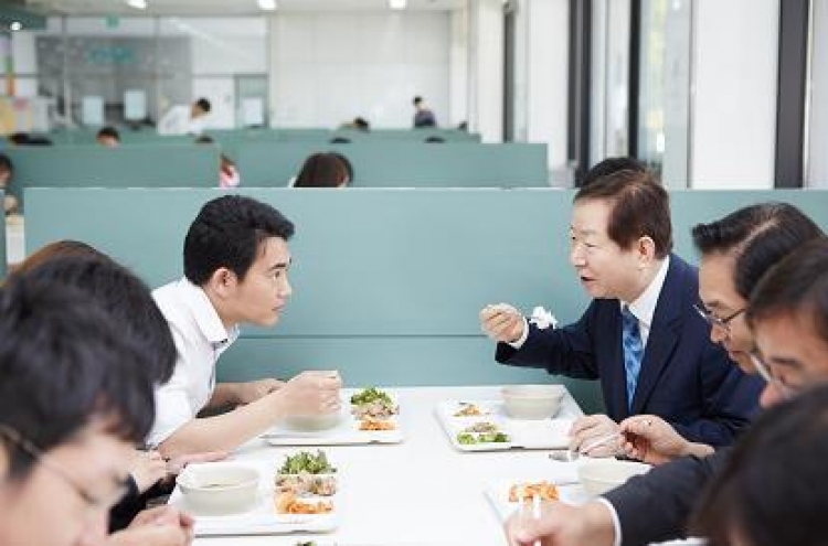 College cafeteria to serve lunch for under $1