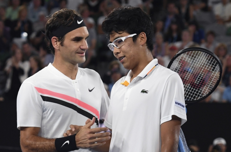 President Moon congratulates tennis sensation Chung Hyeon