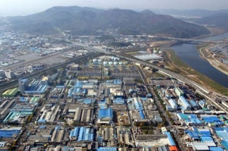 Korea's industrial output falls 0.2% in December