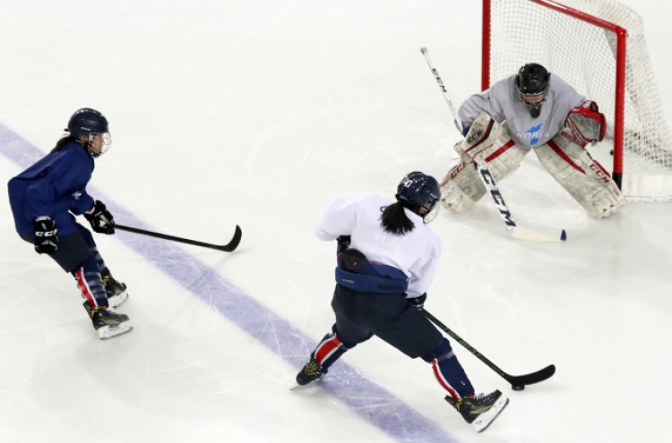 [PyeongChang 2018] 3 N. Koreans dress for joint hockey team's classification match