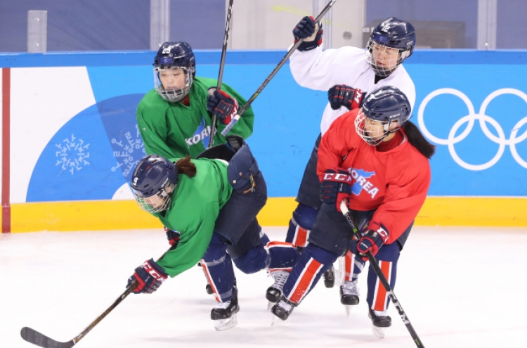 [PyeongChang 2018] 3 N. Koreans dress for joint hockey team's final game