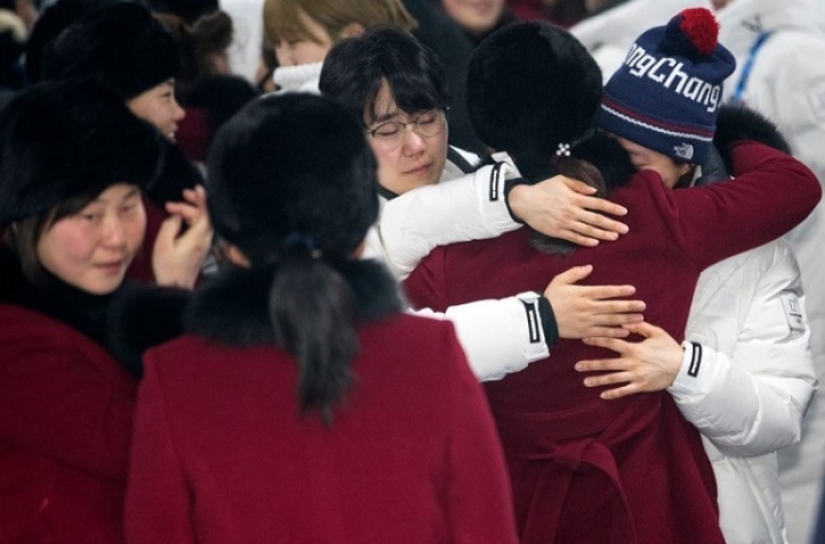 [PyeongChang 2018] S. Korean female hockey players bid teary farewell to NK teammates